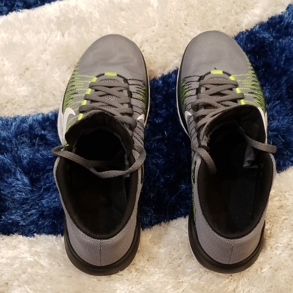 shoes - Picture 2 of 8